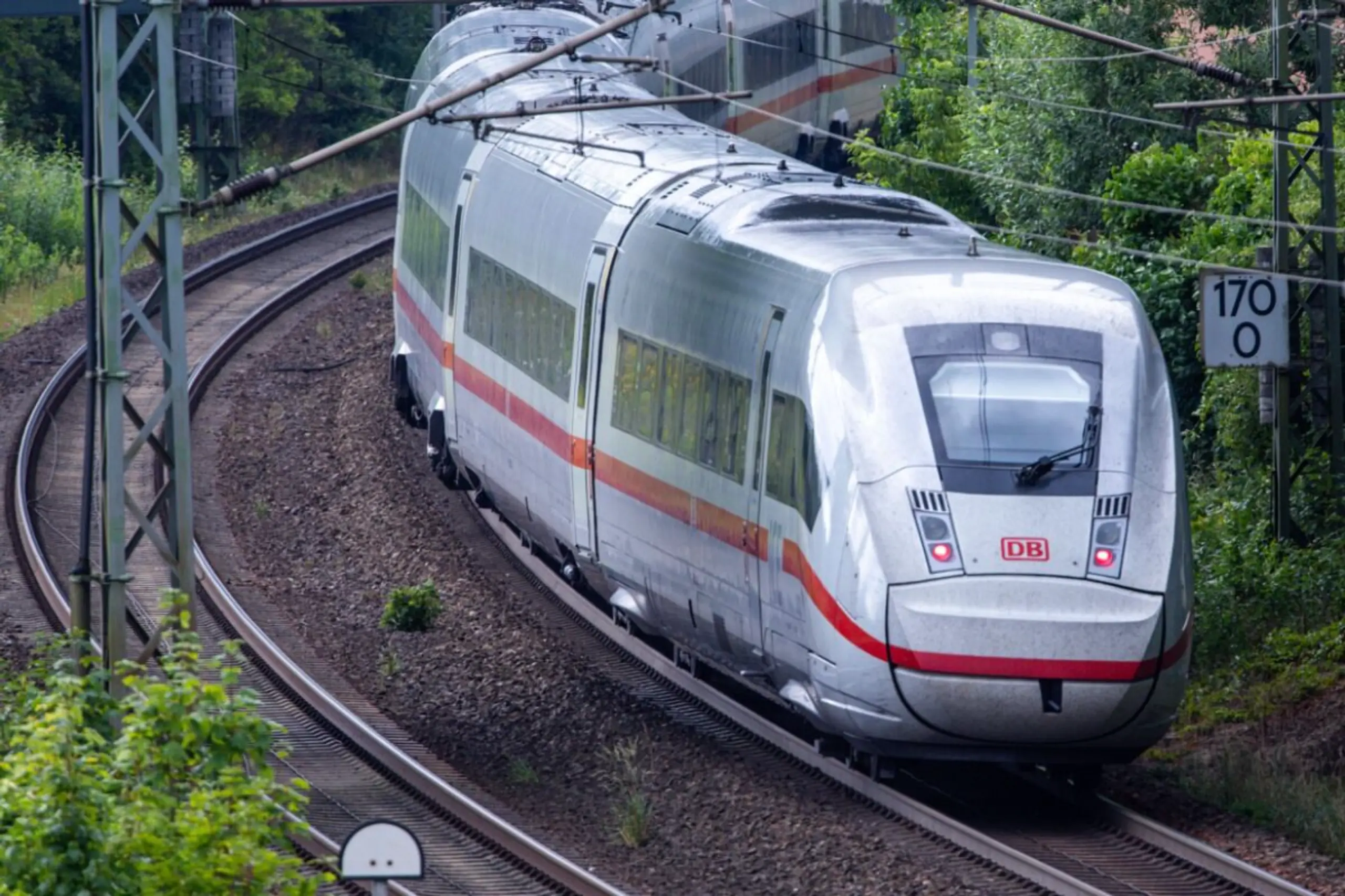 ++ ARCHIVBILD ++ Vorerst werden nur 13 Hauptstrecken der Deutschen Bahn saniert