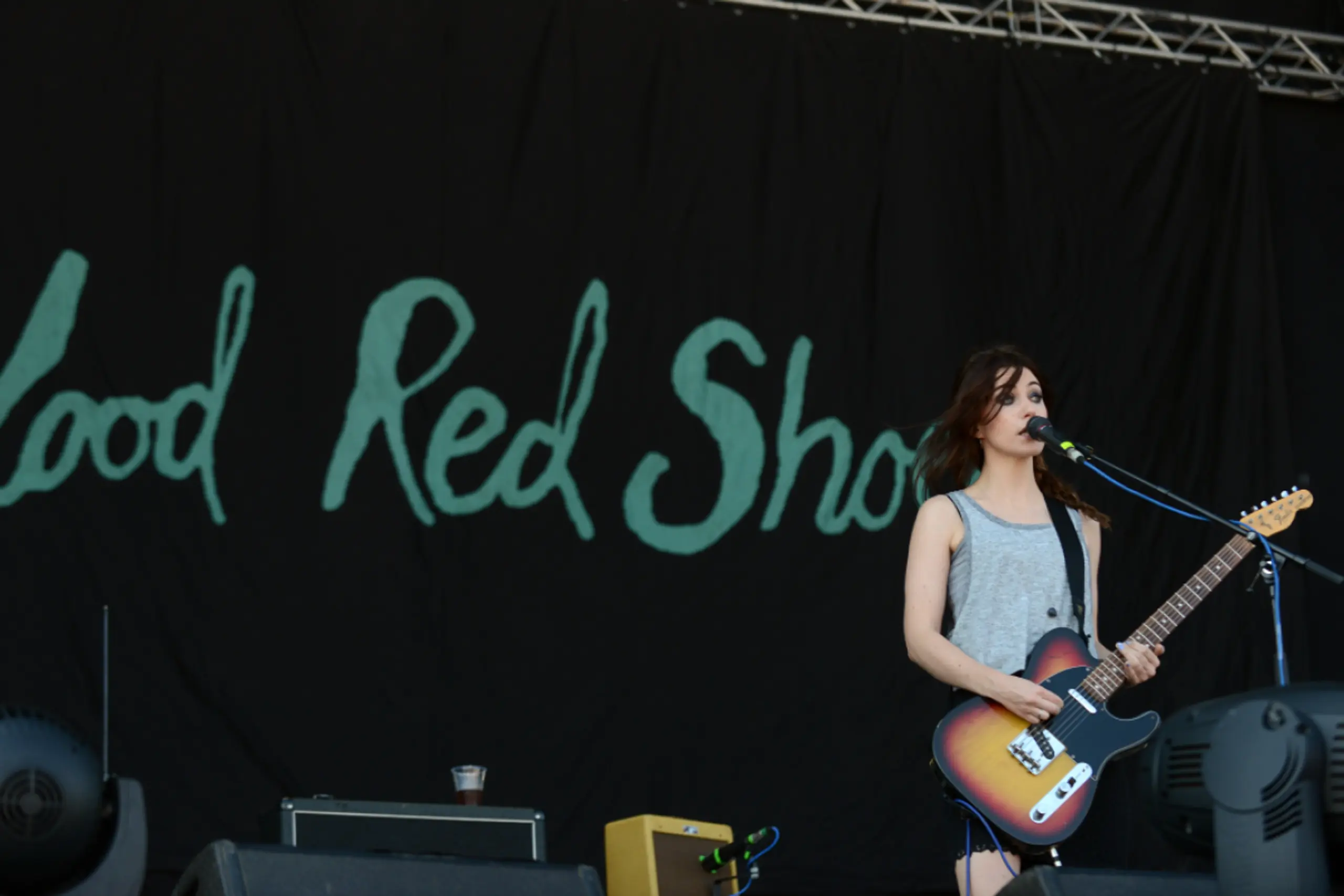 Laura-Mary Carter bei einem Auftritt am Frequency 2012