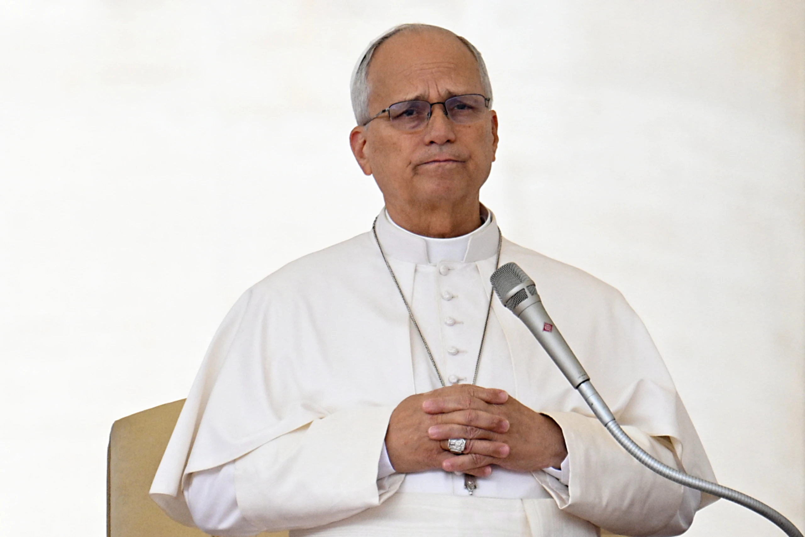 Pontifex muss wegen des Eingriffes mehrere Termine absagen