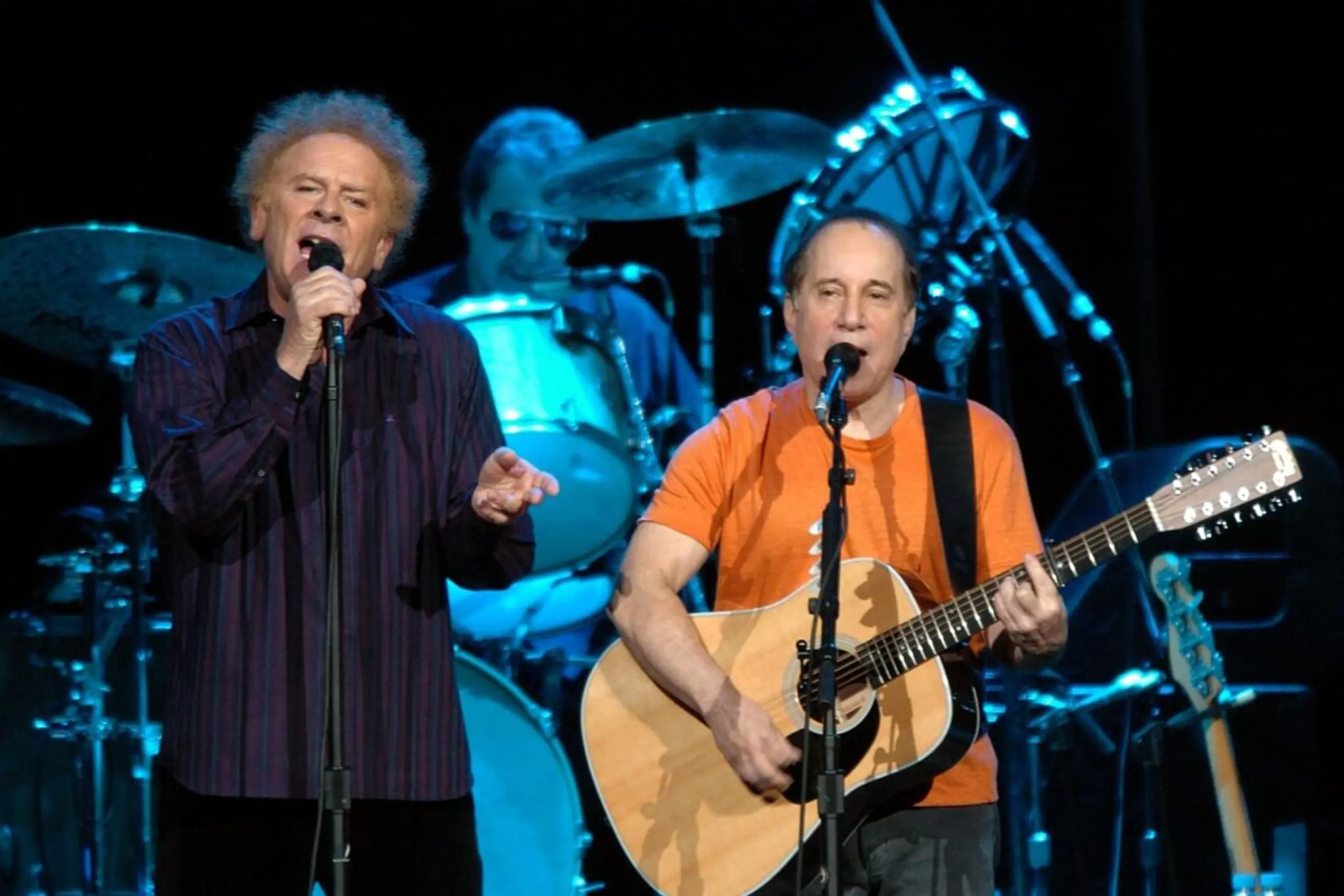 ++ ARCHIVBILD ++ Paul Simon (rechts) mit Art Garfunkel