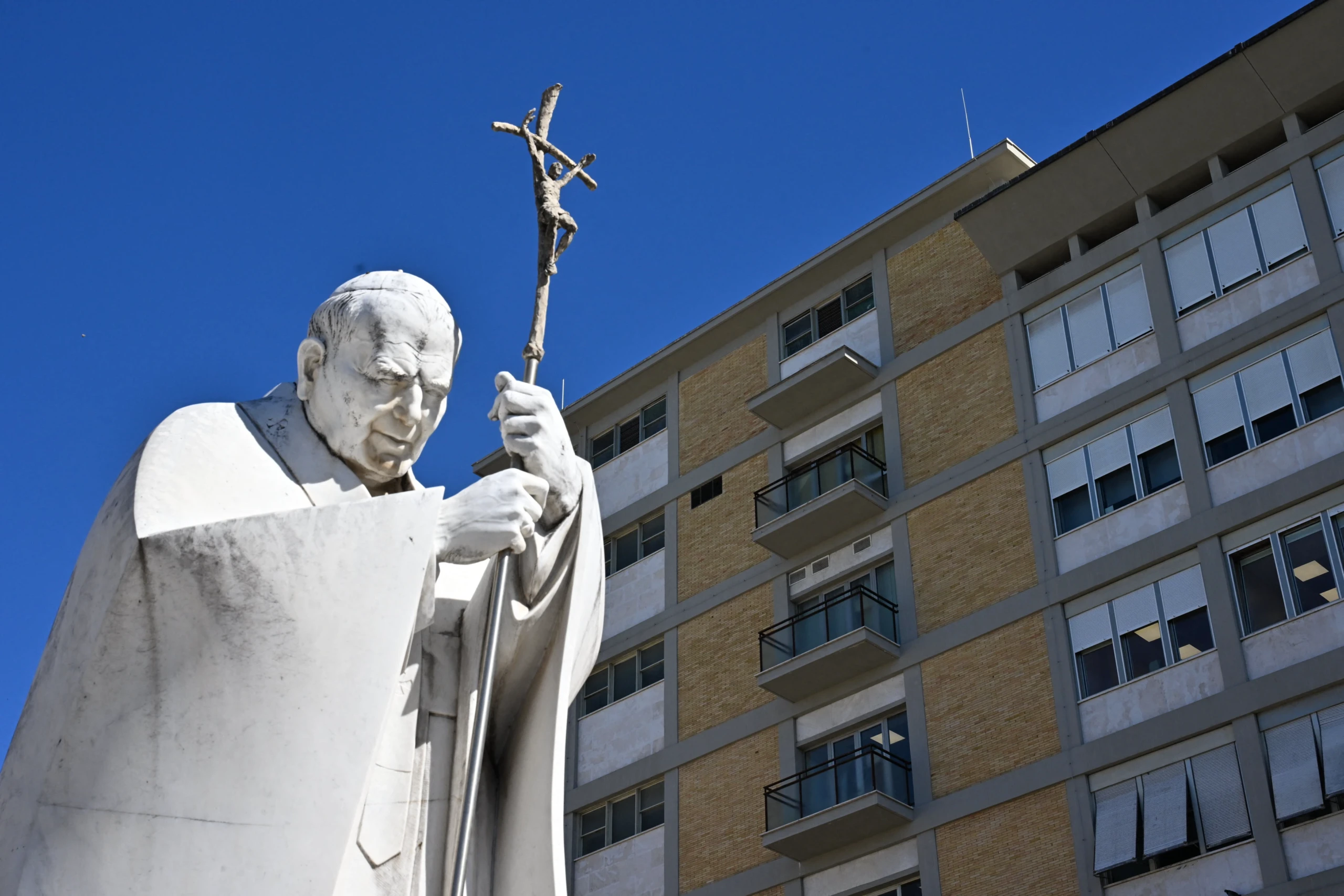 Was über die Krebserkrankung von Papst Leo XIV. bekannt ist
