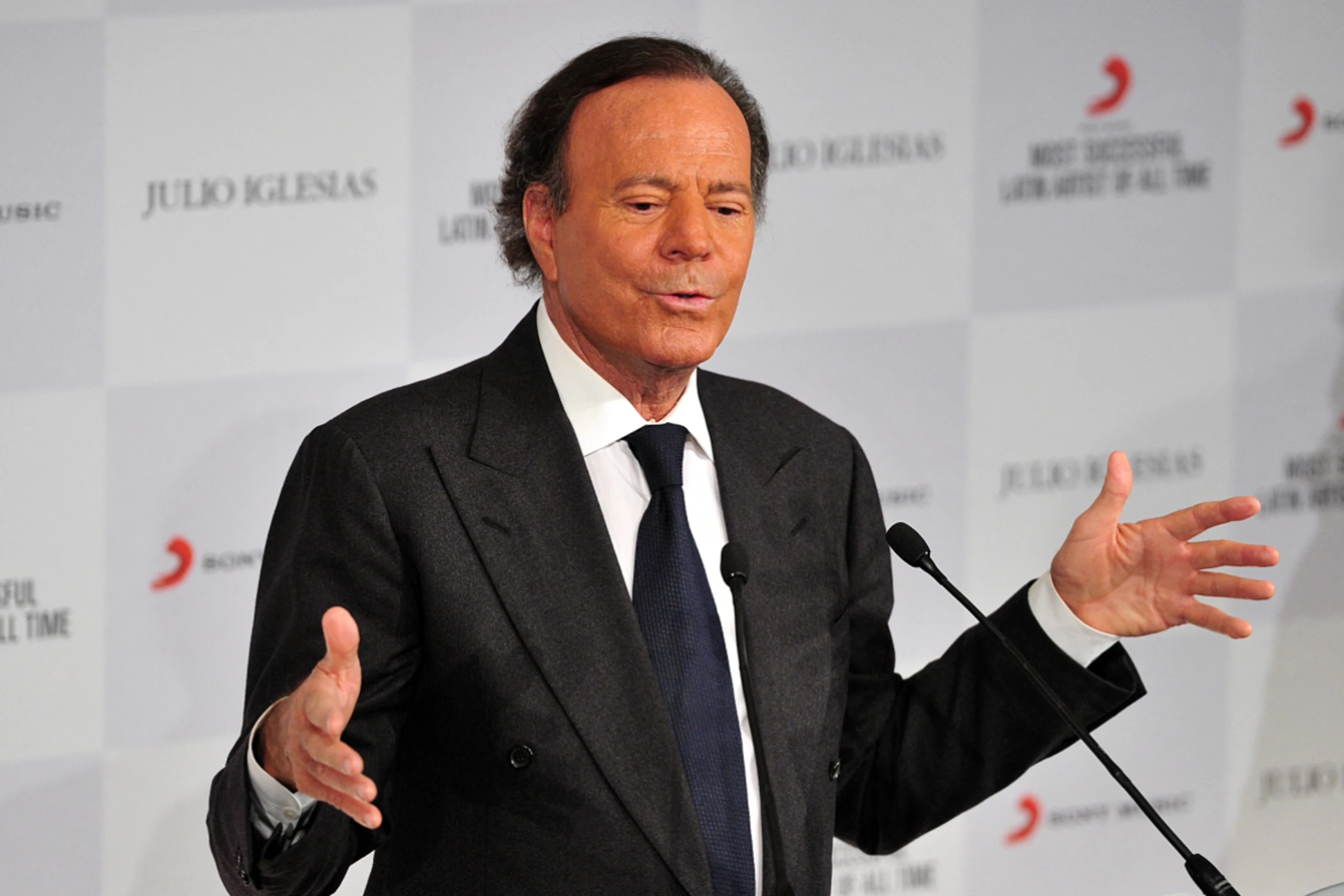 Julio Iglesias weist die erhobenen Vorwürfe zurück