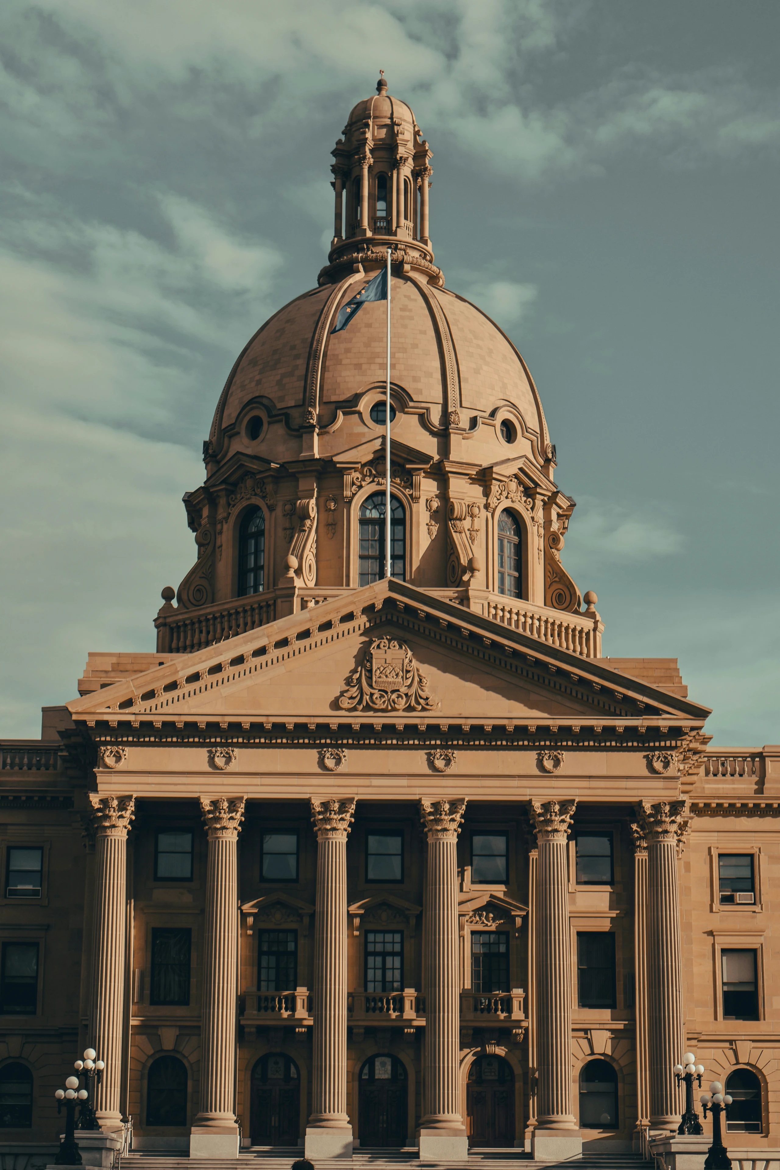 Das Parlamentsgebäude der Provinz Alberta in Edmonton mit seiner Kuppel