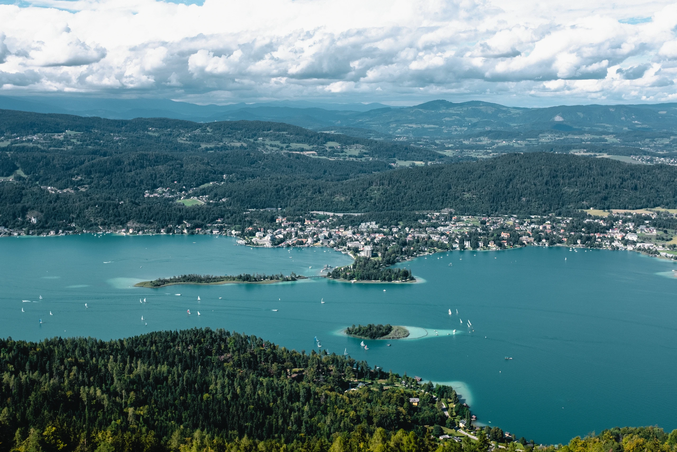 Blick vom Pyramidenkogel auf den Wörthersee in Kärnten