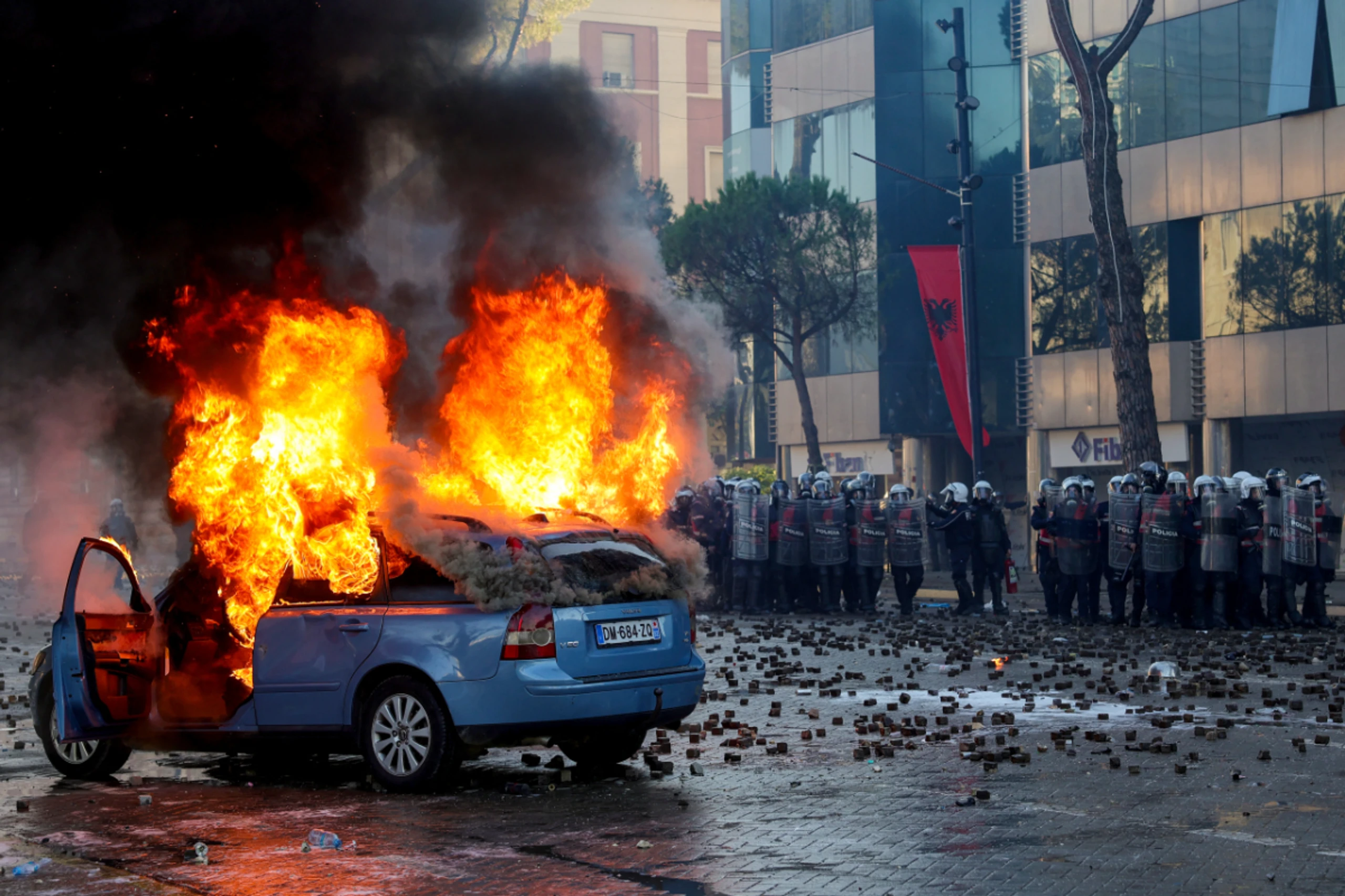 Ausschreitungen bei Anti-Regierungs-Protesten in Tirana