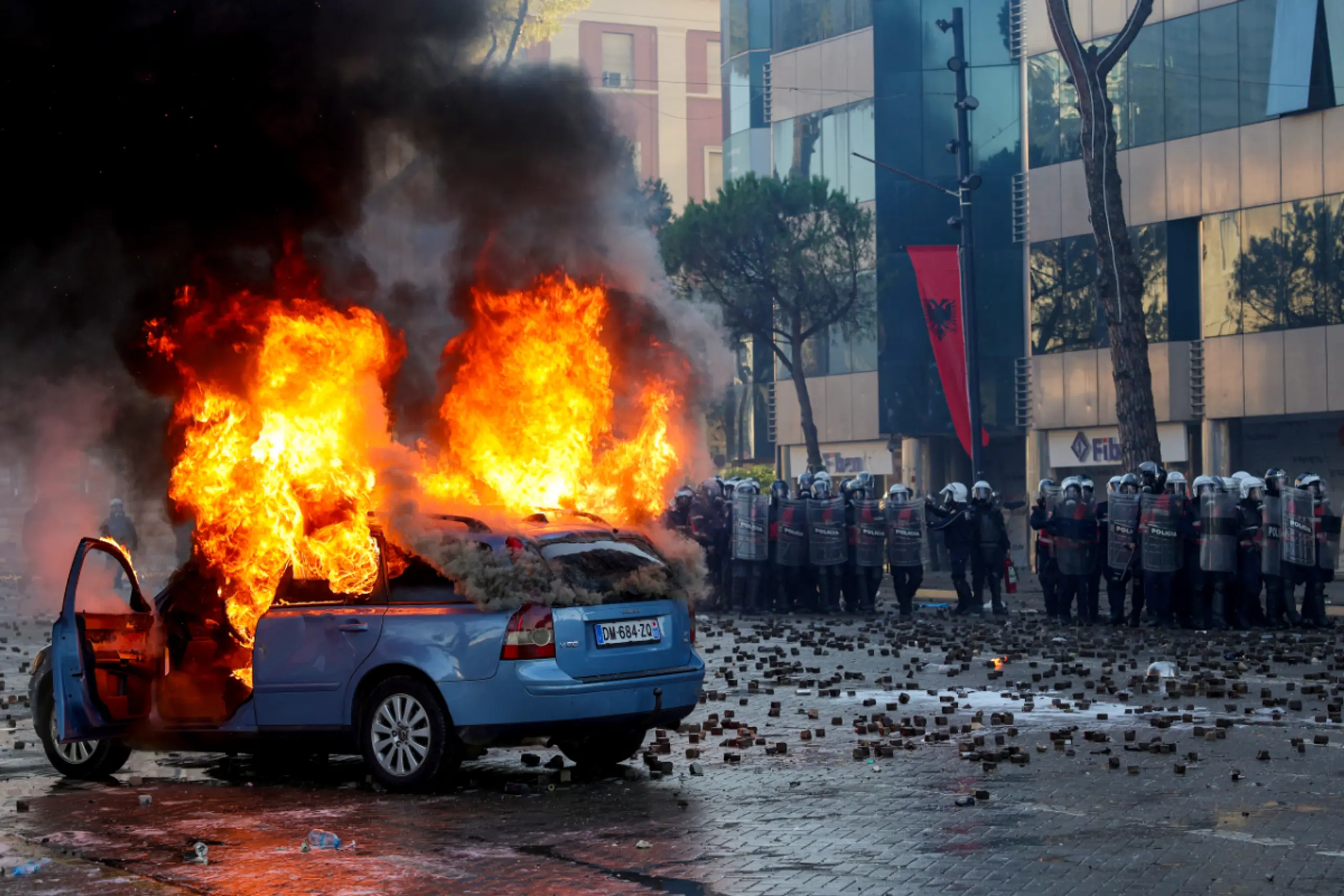 Ausschreitungen bei Anti-Regierungs-Protesten in Tirana
