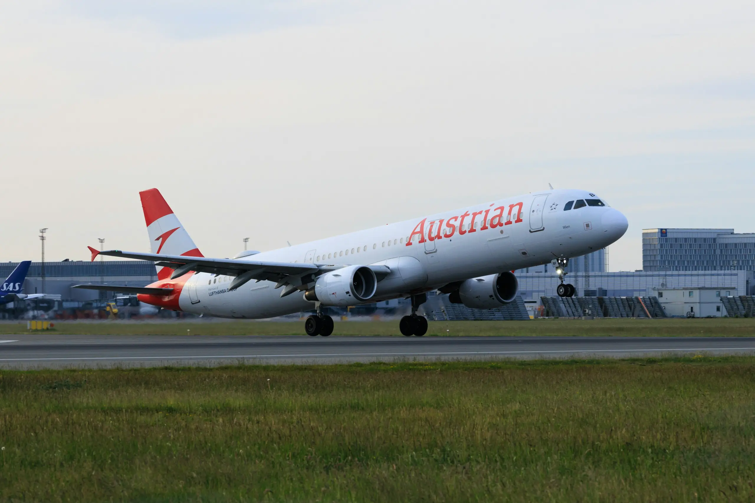 Airbus A321 von Austrian Airlines beim Start