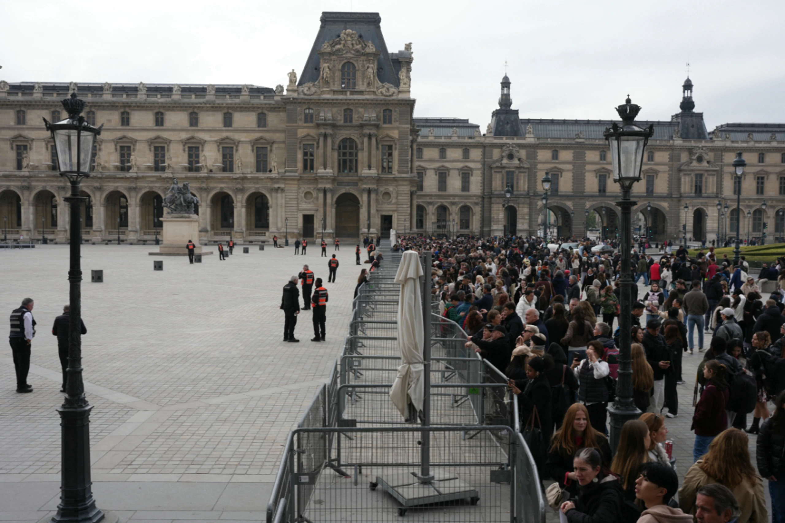 Der Louvre sperrte am Montag nicht auf