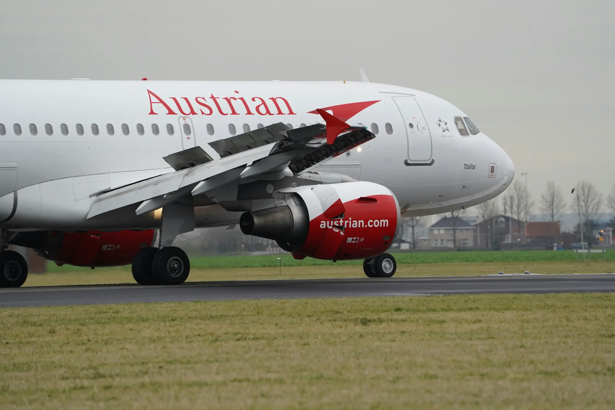 Ein Airbus von Austrian Airlines im Landeanflug