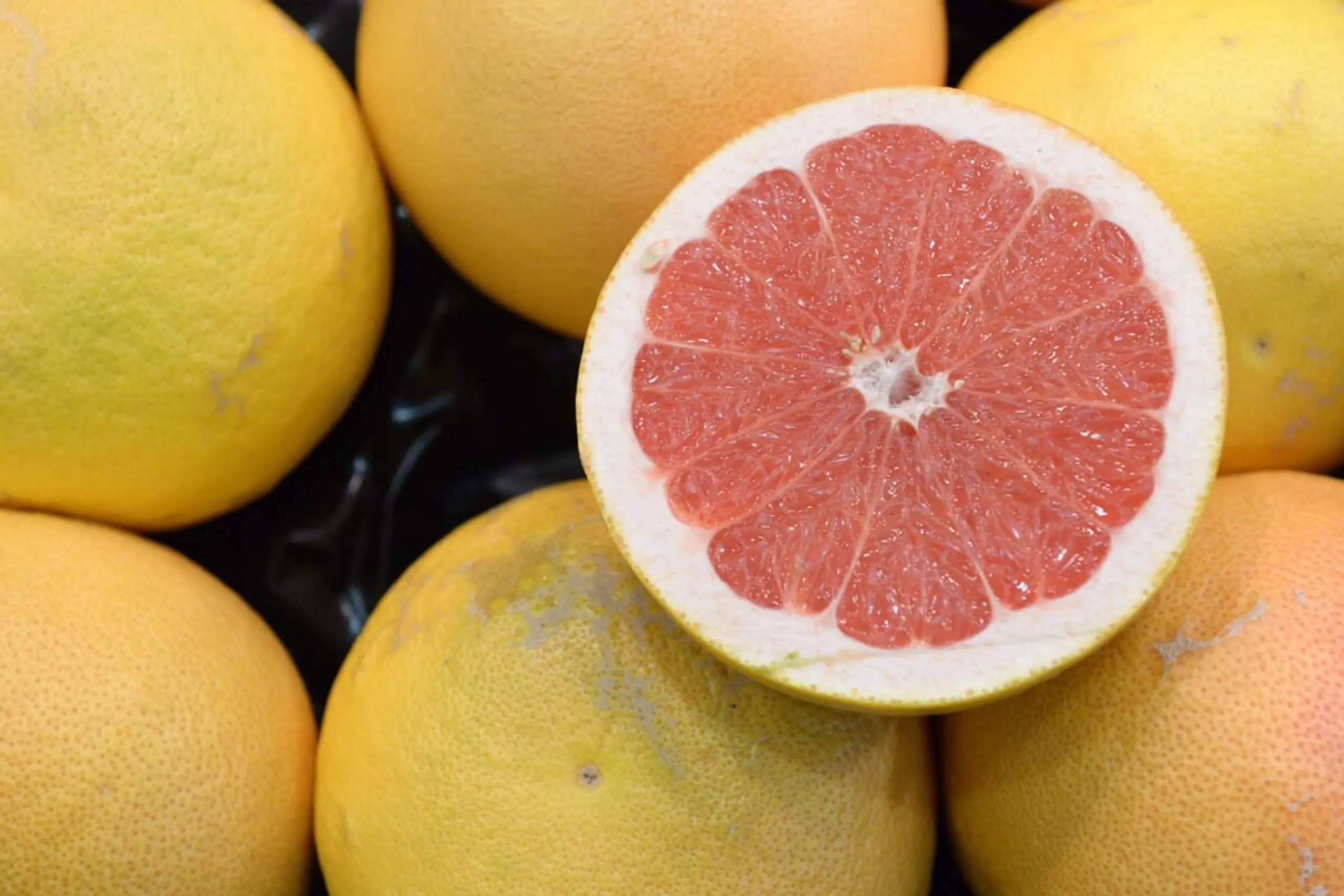 ++ ARCHIVBILD ++ Die Grapefruit kann die Wirkung von Medikamenten beeinflussen