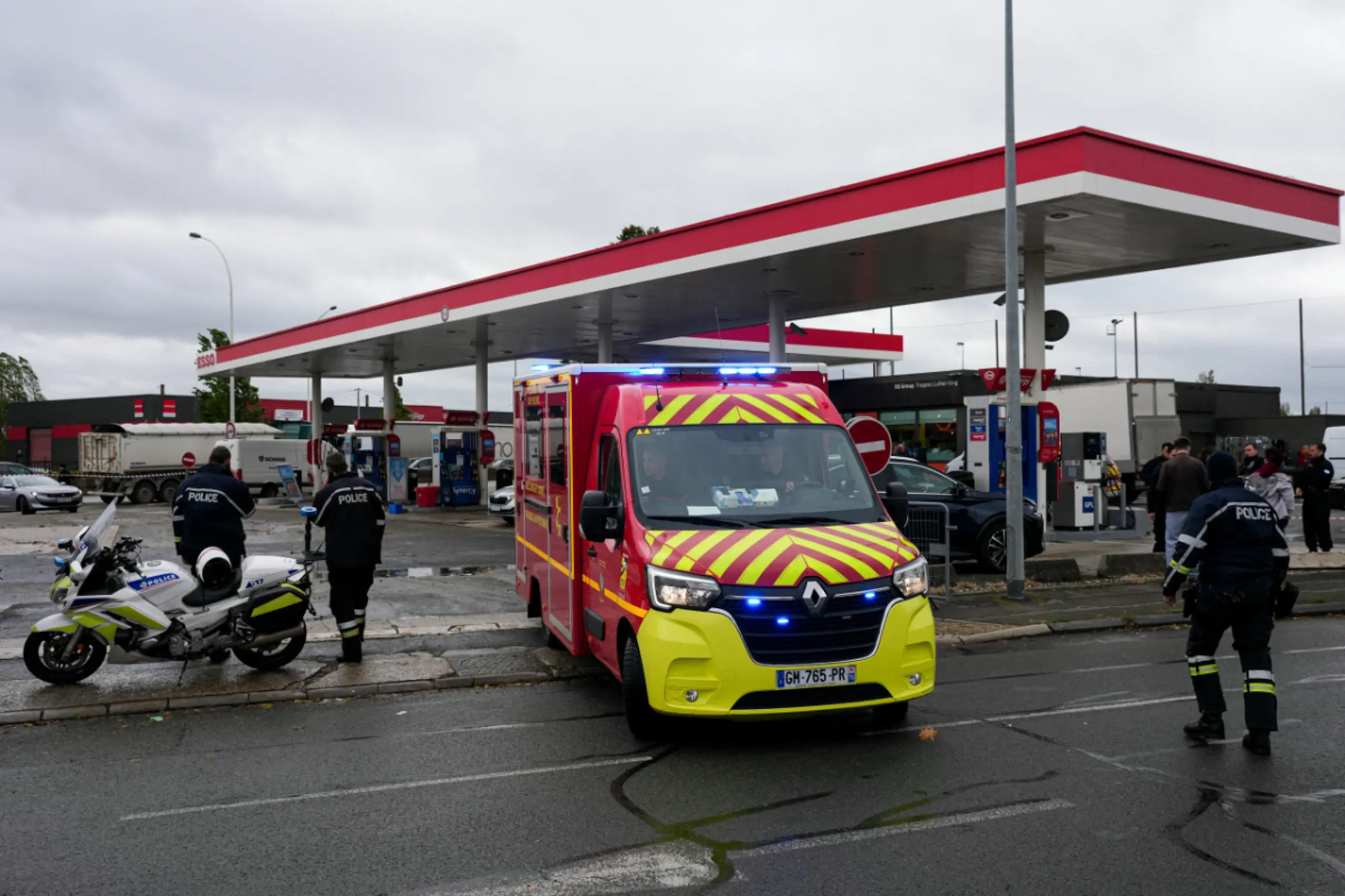 Ein Mann tötete im Großraum Paris eine Person und verletzte mehrere