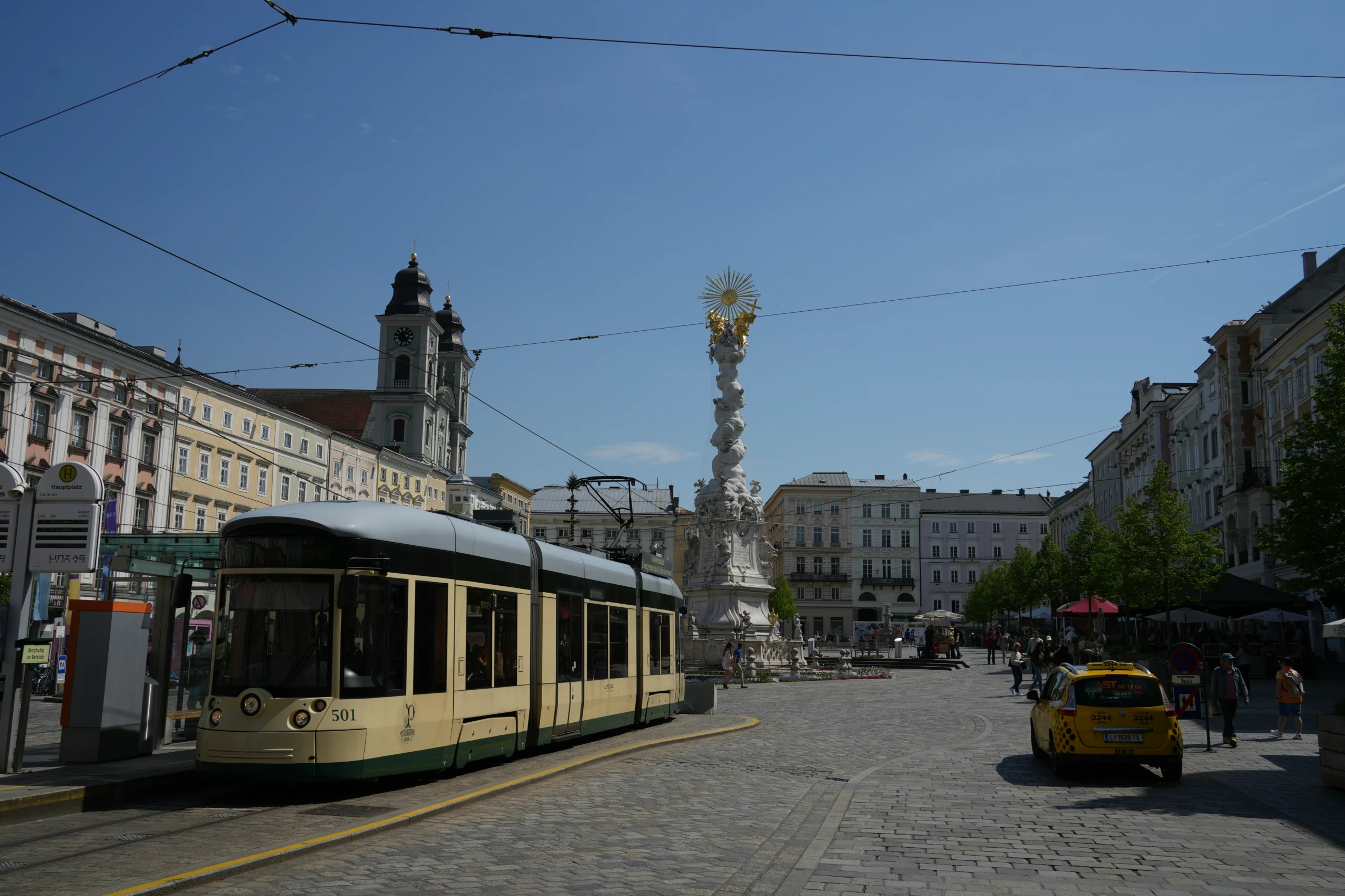 Straßenbahn in der Innenstadt von Linz