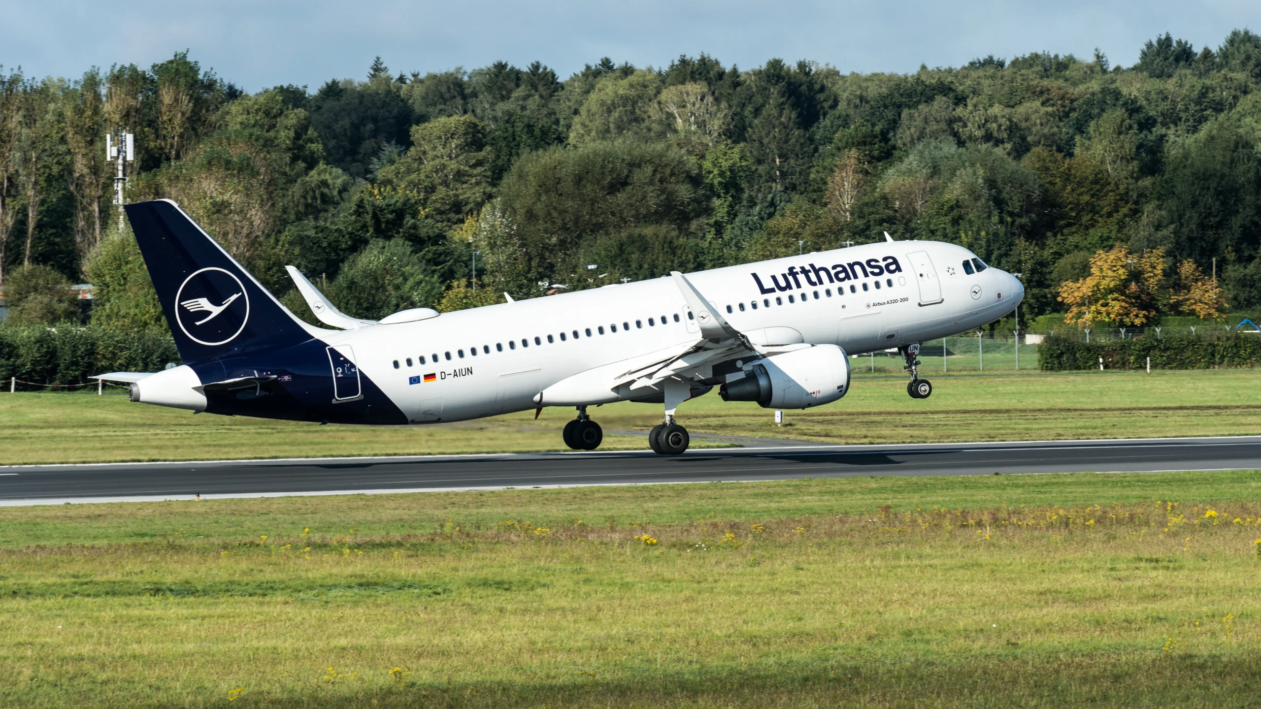 Lufthansa Airbus A320 bei der Landung
