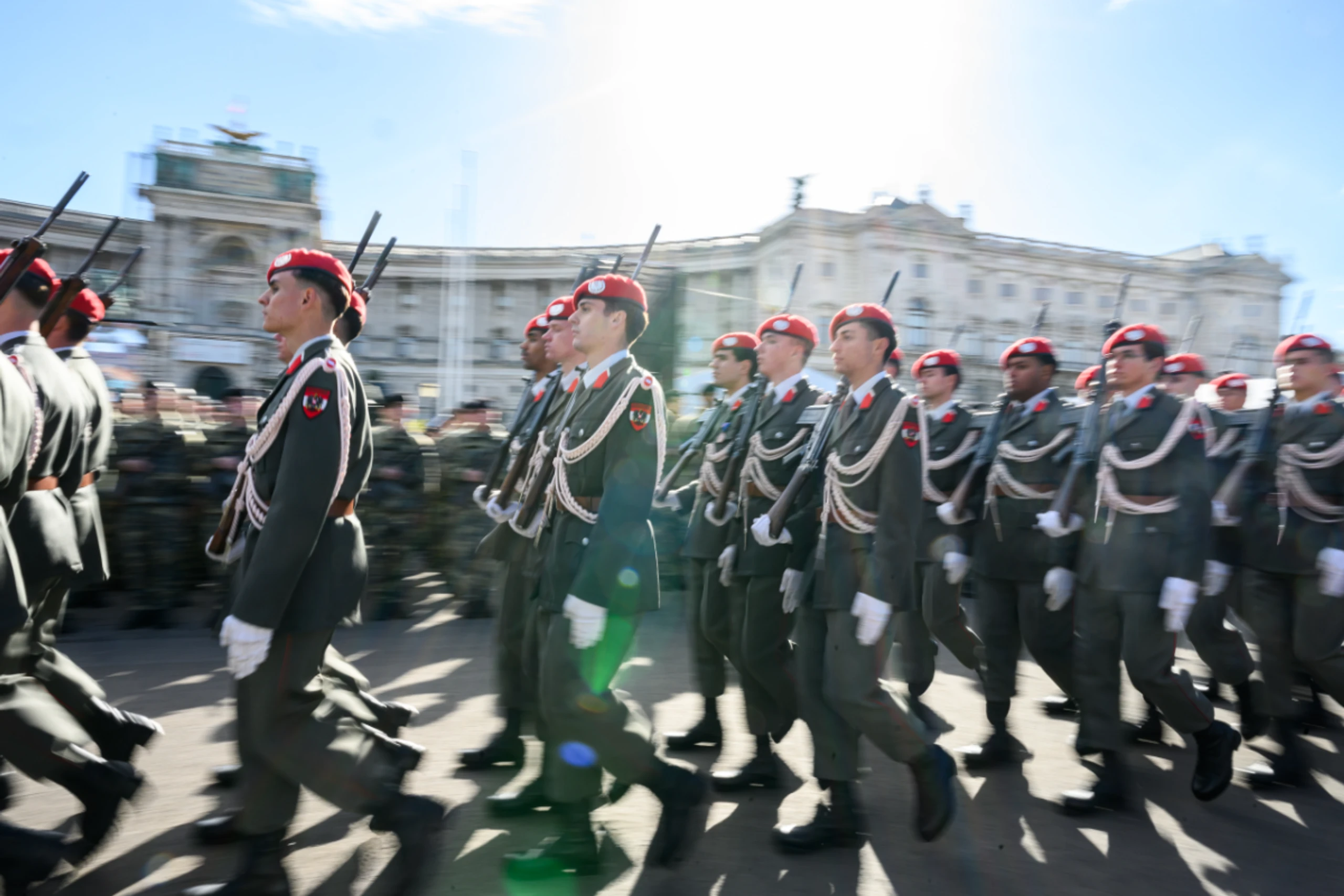 Soldaten marschierten am Heldenplatz auf