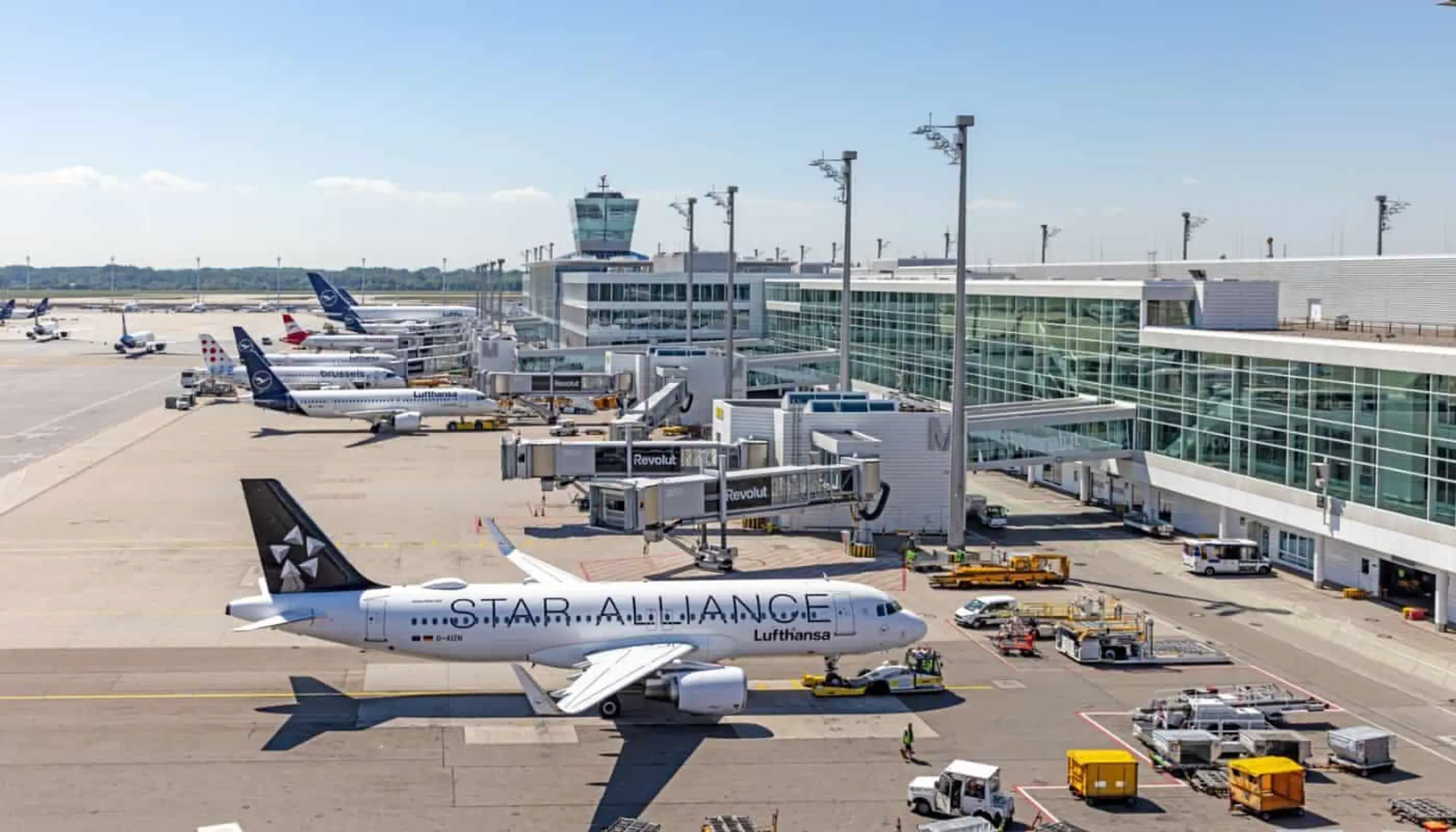 Flugzeuge von Star-Alliance-Airlines auf dem Vorfeld des Flughafens München