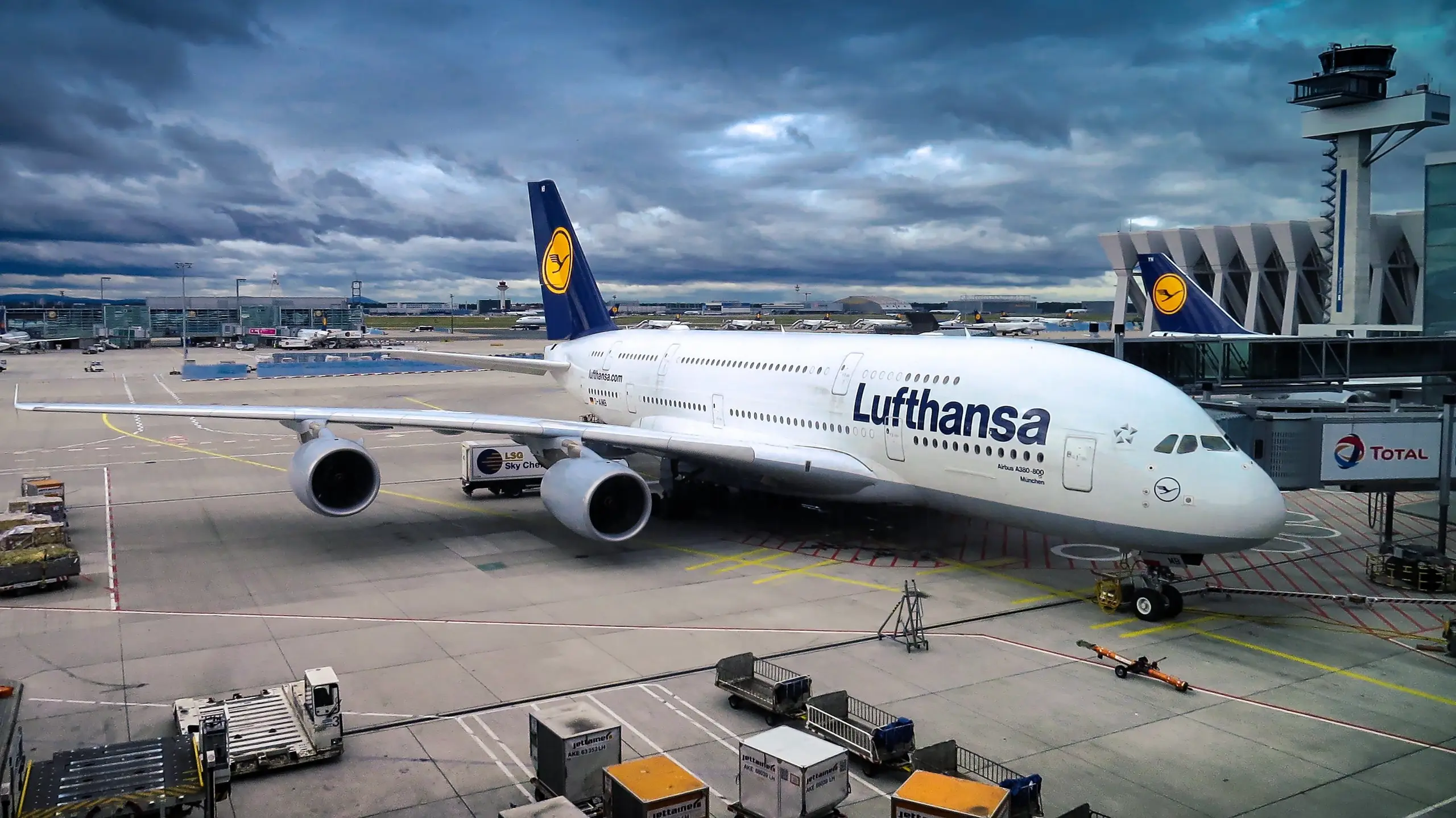 Lufthansa Airbus A380 am Gate