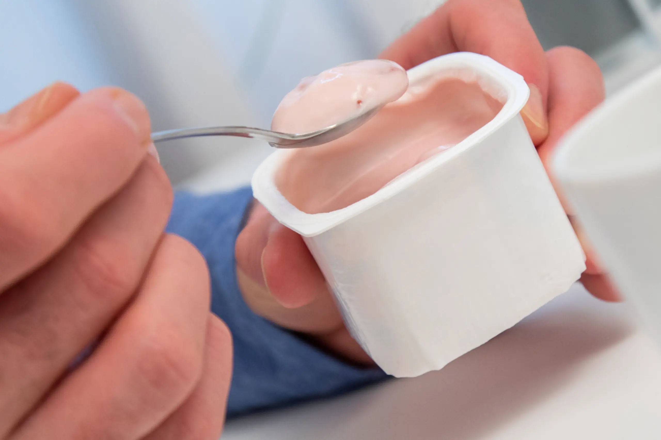 Zuckerhaltiges Joghurt sollte man nur selten essen