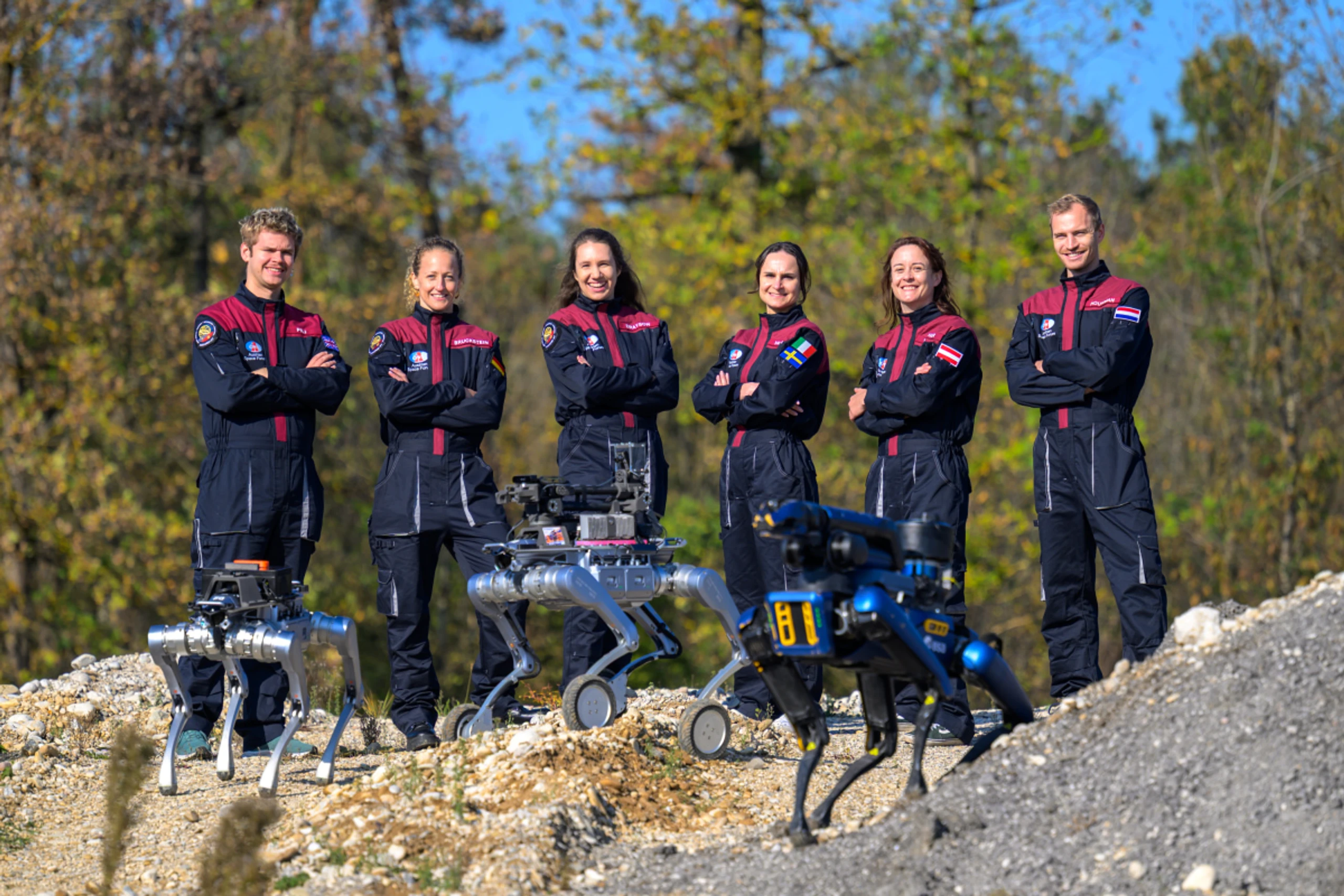 Das Team besteht aus Menschen un Robotern