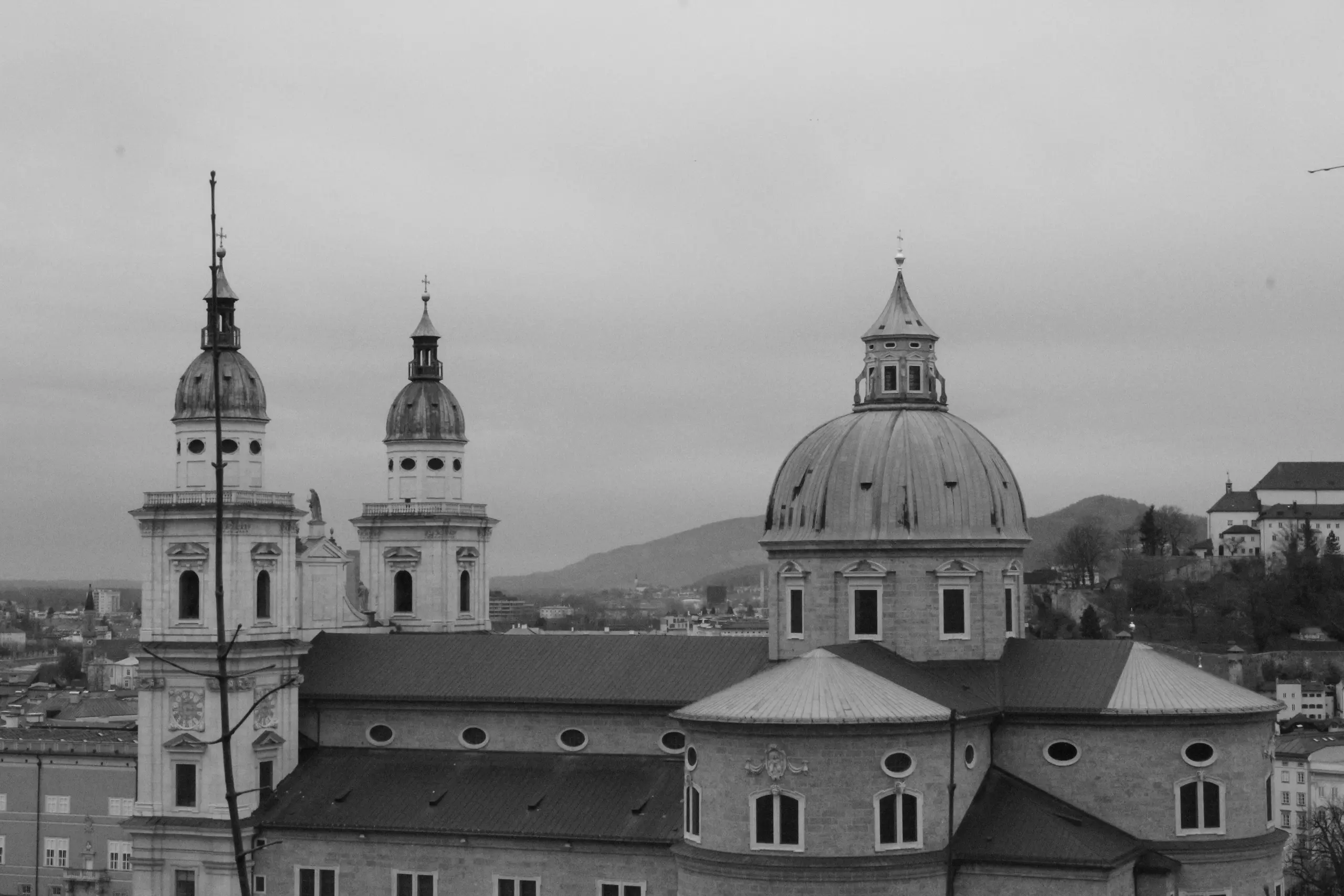 Kirche mit Kuppeln in der Salzburger Altstadt